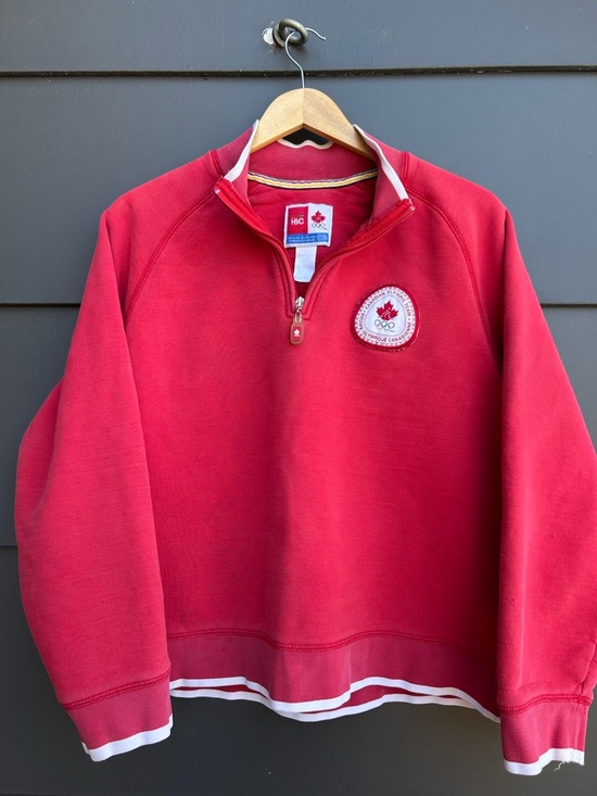 Hudson's Bay Company Tops - Canadian Olympic Team Red Sweatshirt with Crest 2006 - XL
